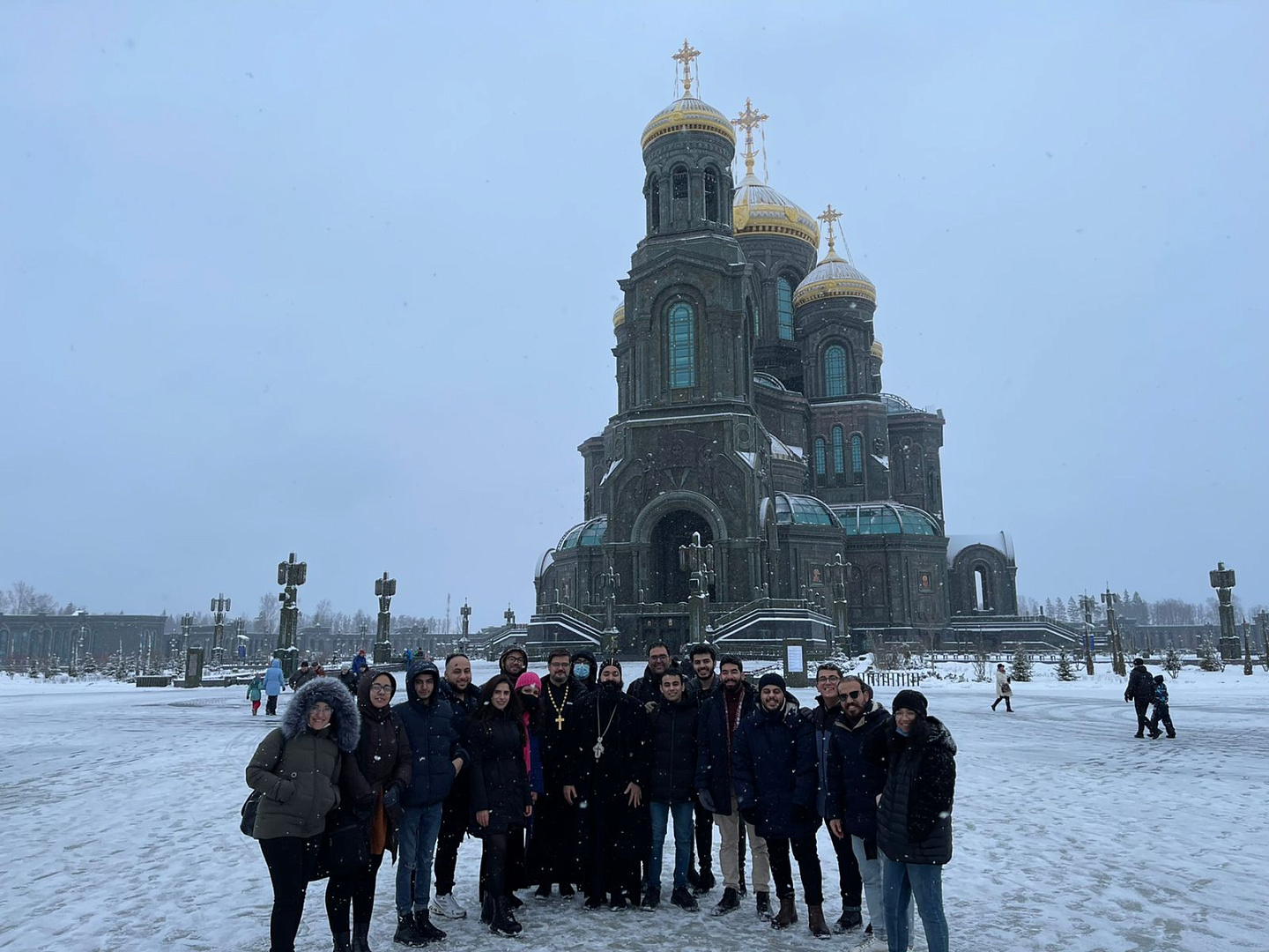 Можно посещать храмы сейчас. Патриарший собор Воскресения Христова. Главный храм Вооружённых сил России, собор Воскресения Христова. Храм Христа Спасителя Вооруженных сил. Главный храм Вооруженных сил Российской Федерации зимой.