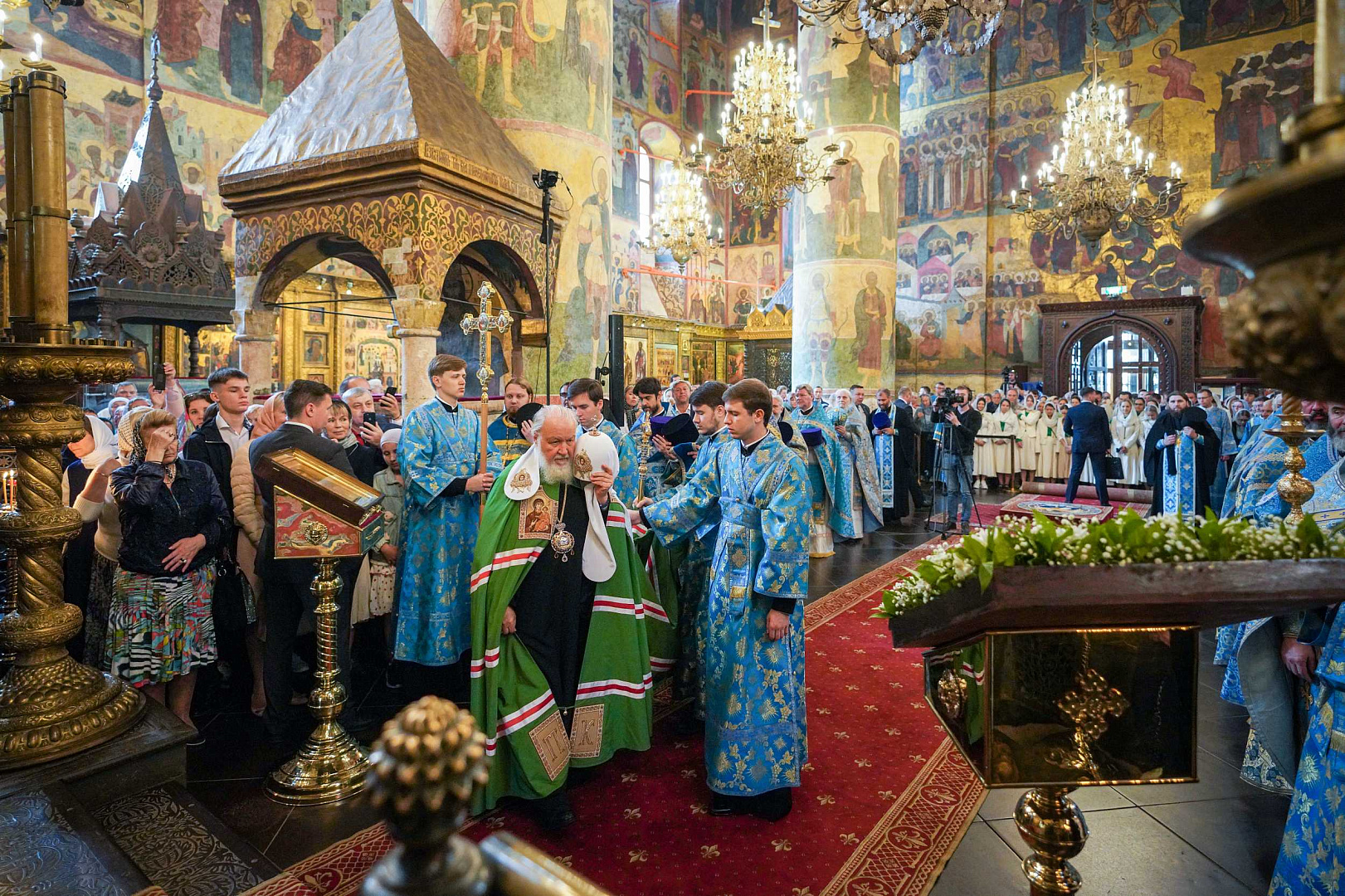 В праздник Успения Пресвятой Богородицы Святейший Патриарх Кирилл совершил  Литургию в Успенском соборе Московского Кремля: новость ОВЦС